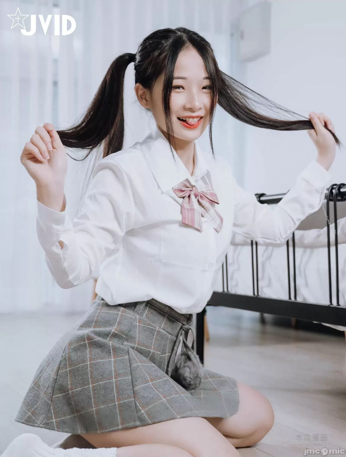 JVID – Juice Jiemi (婕咪) – Double ponytail uniform girl · Chapter 1 page 1