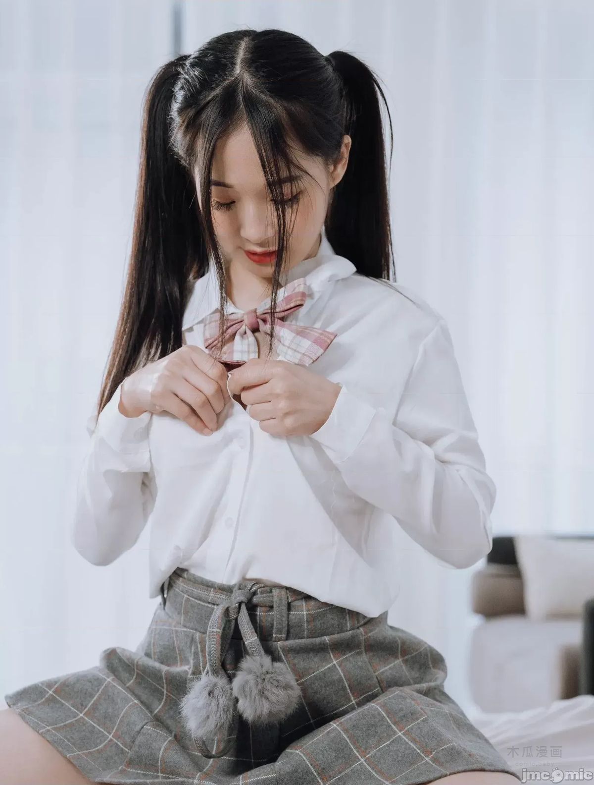 JVID – Juice Jiemi (婕咪) – Double ponytail uniform girl · Chapter 1 page 2