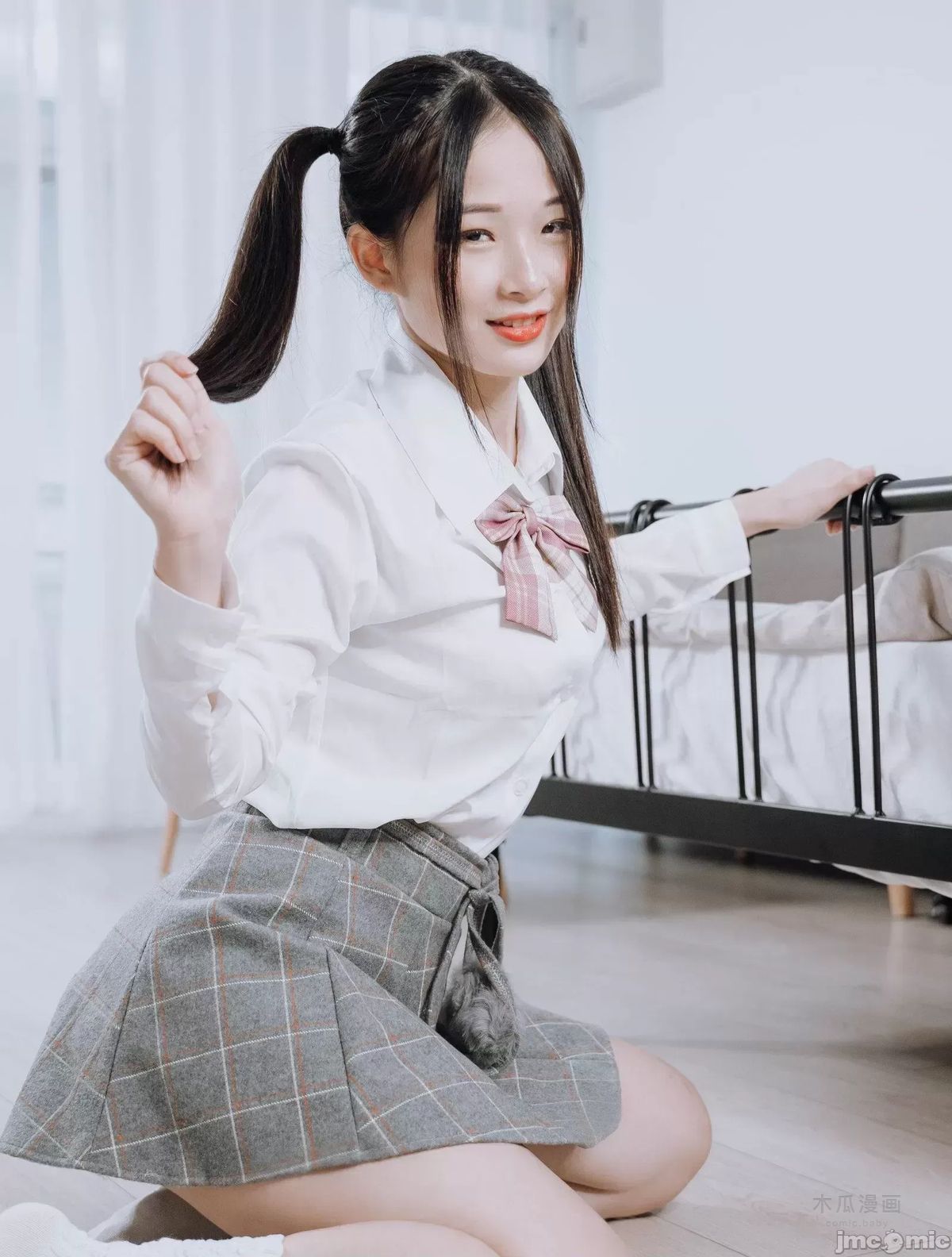 JVID – Juice Jiemi (婕咪) – Double ponytail uniform girl · Chapter 1 page 11