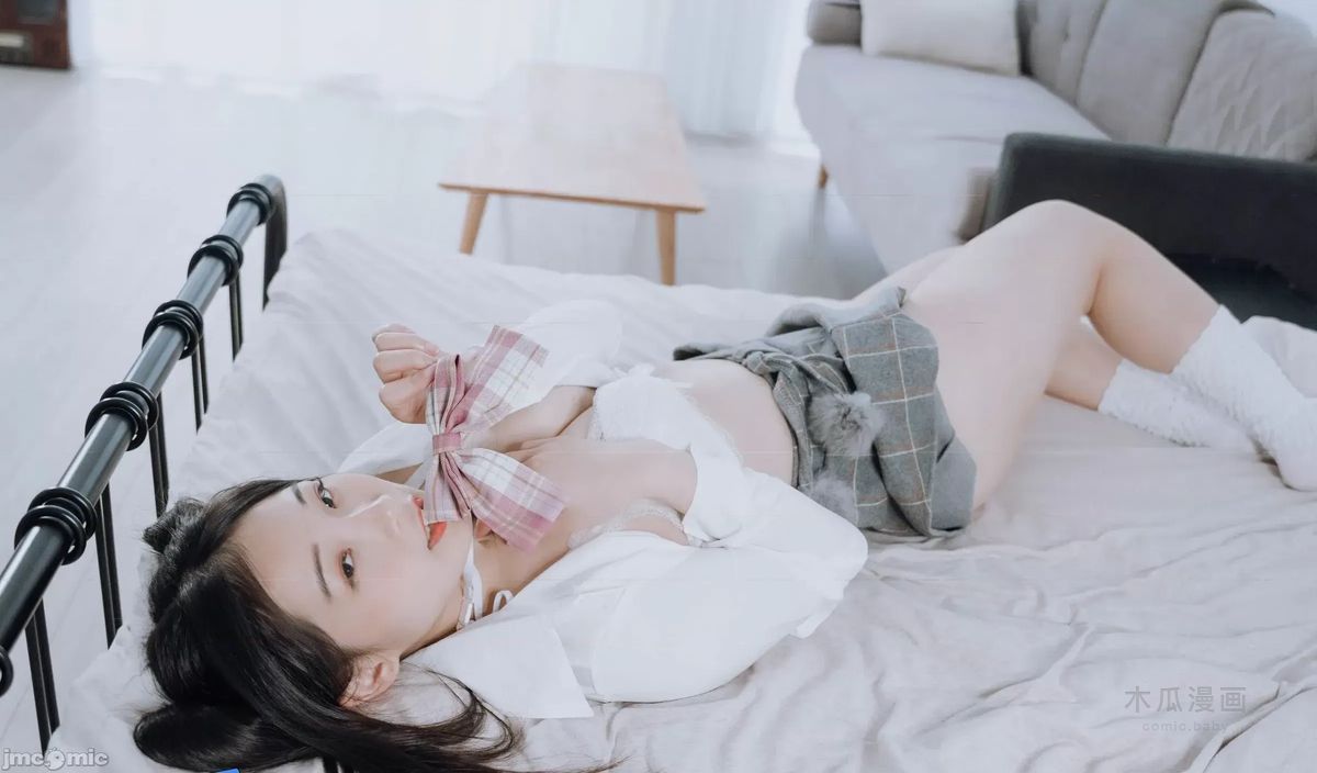 JVID – Juice Jiemi (婕咪) – Double ponytail uniform girl · Chapter 1 page 38